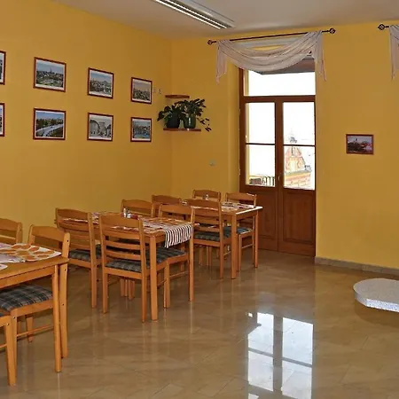 U Radnice Hotel Louny